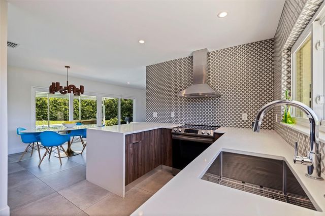 259 MINEOLA DRIVE E, Belleair Bluffs, FL 33770