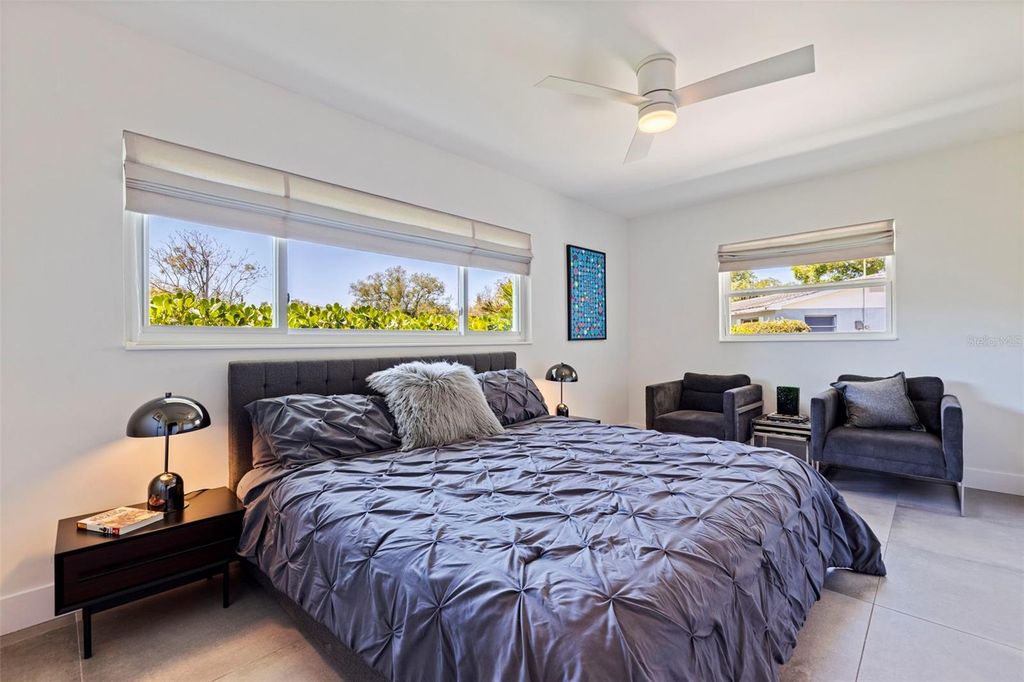 Image 20 of property listing at 259 MINEOLA DRIVE E, Belleair Bluffs, FL 33770