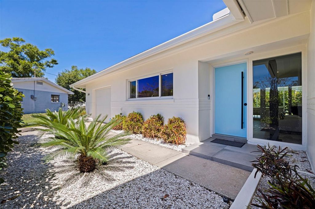 Image 3 of property listing at 259 MINEOLA DRIVE E, Belleair Bluffs, FL 33770