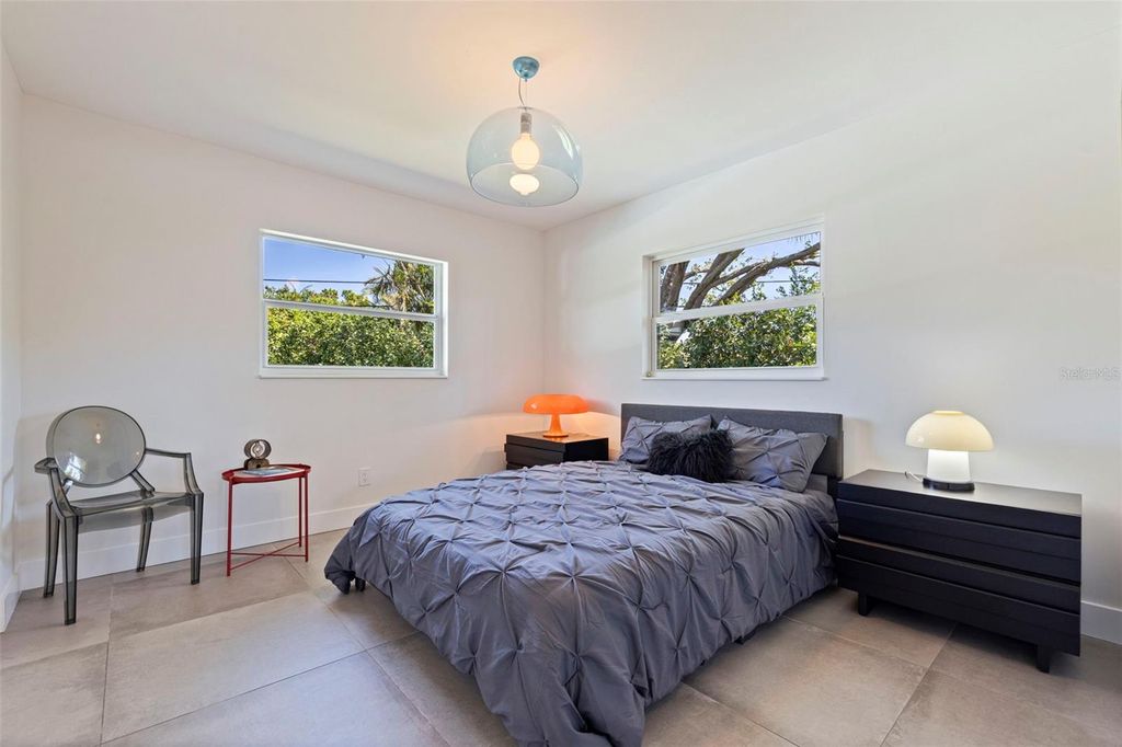 Image 22 of property listing at 259 MINEOLA DRIVE E, Belleair Bluffs, FL 33770