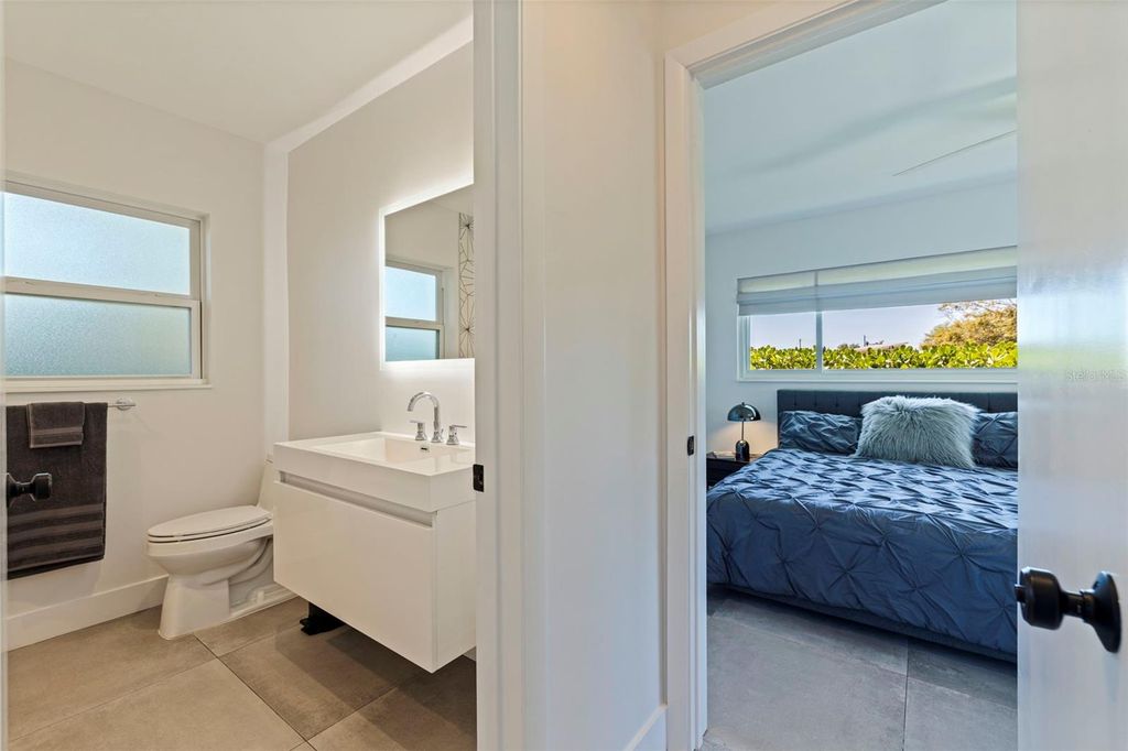 Image 26 of property listing at 259 MINEOLA DRIVE E, Belleair Bluffs, FL 33770