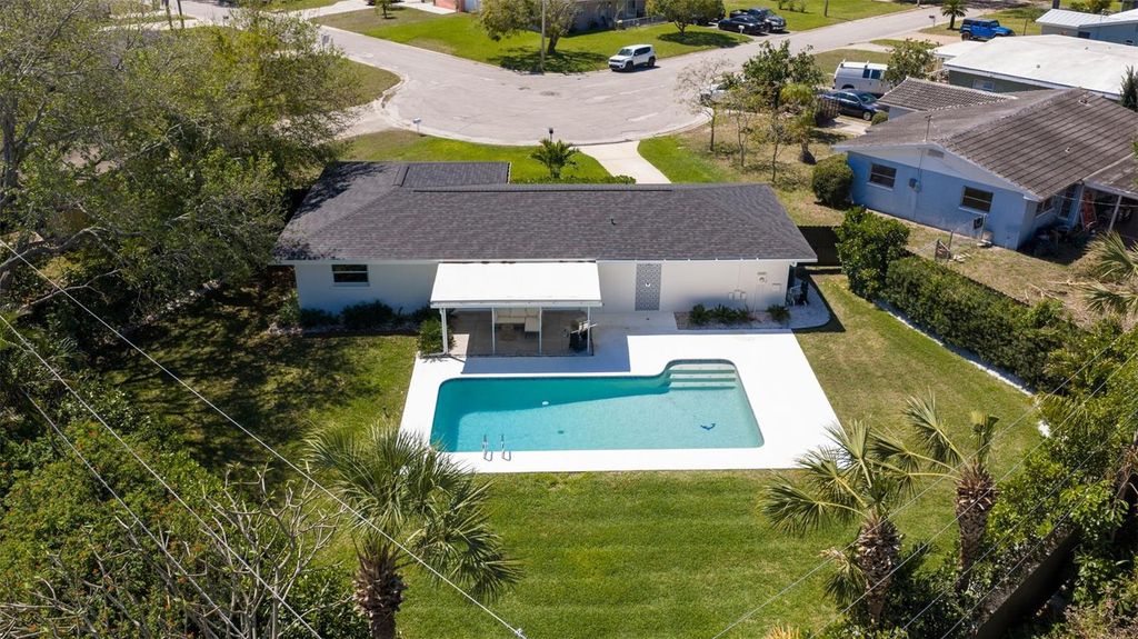 Image 33 of property listing at 259 MINEOLA DRIVE E, Belleair Bluffs, FL 33770