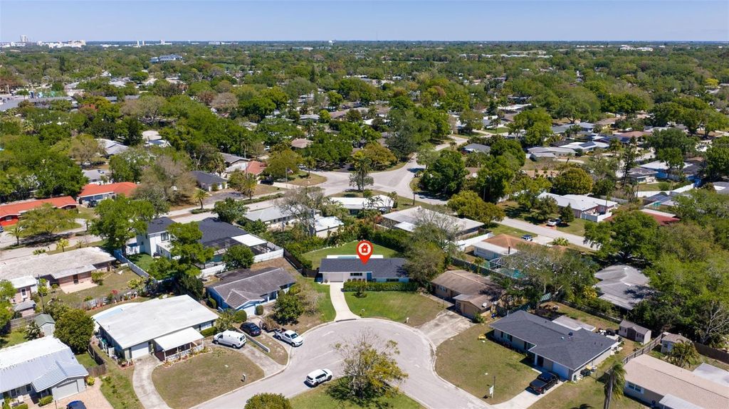 Image 37 of property listing at 259 MINEOLA DRIVE E, Belleair Bluffs, FL 33770