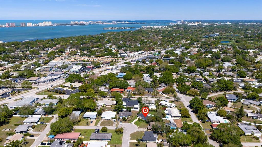 Image 38 of property listing at 259 MINEOLA DRIVE E, Belleair Bluffs, FL 33770