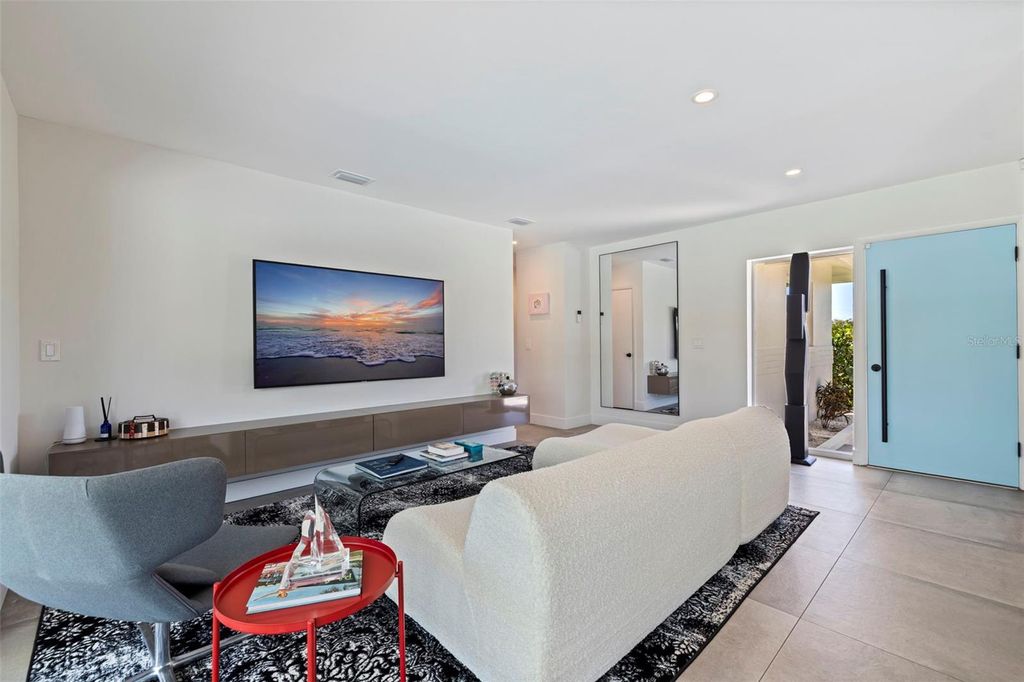 Image 5 of property listing at 259 MINEOLA DRIVE E, Belleair Bluffs, FL 33770