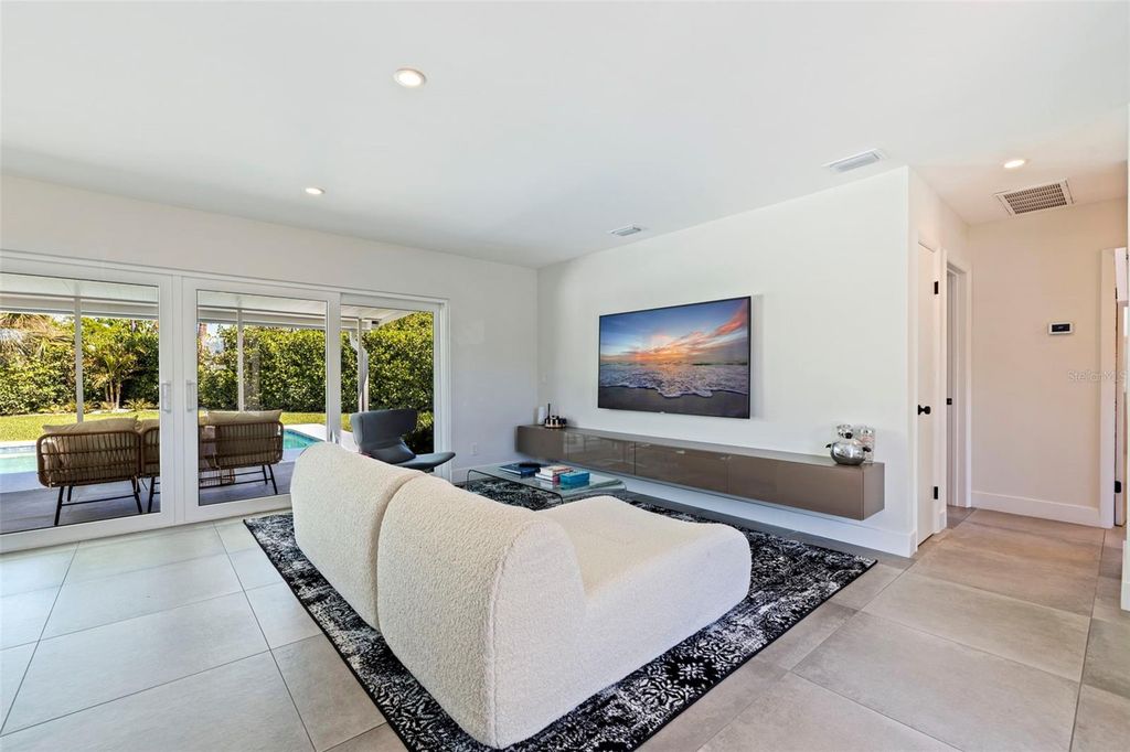 Image 6 of property listing at 259 MINEOLA DRIVE E, Belleair Bluffs, FL 33770