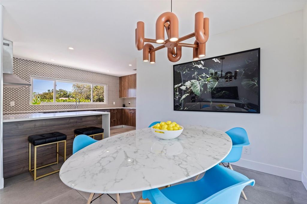 Image 10 of property listing at 259 MINEOLA DRIVE E, Belleair Bluffs, FL 33770