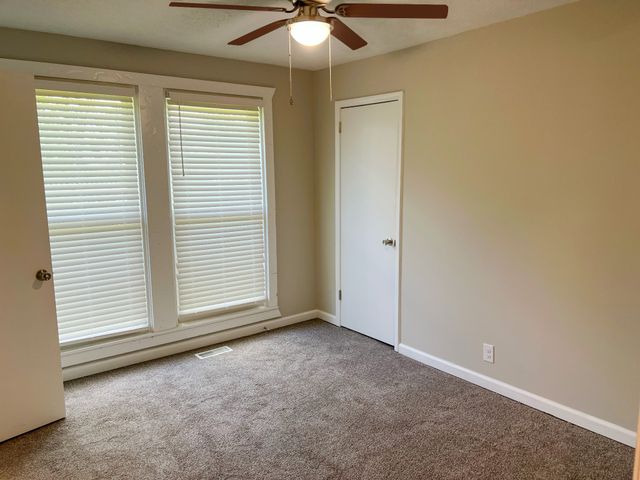 159 W Hester Rd, Cottontown, TN 37048
