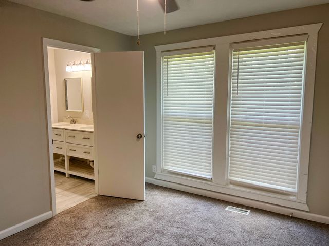159 W Hester Rd, Cottontown, TN 37048