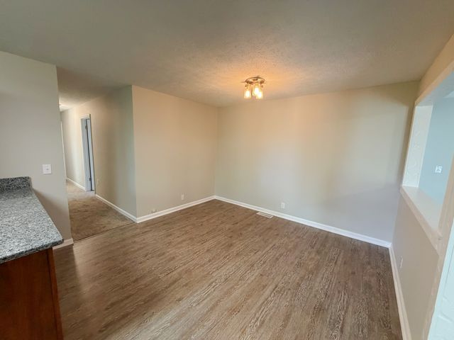 159 W Hester Rd, Cottontown, TN 37048