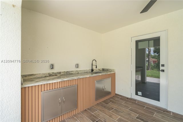728 Glacier Ave, Other, FL 33974