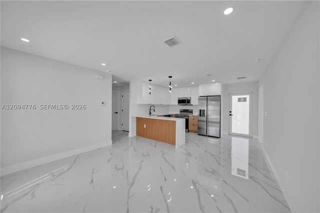 728 Glacier Ave, Other, FL 33974