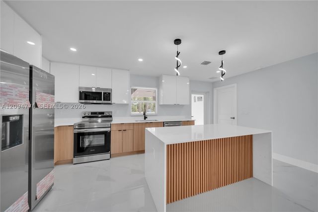 728 Glacier Ave, Other, FL 33974