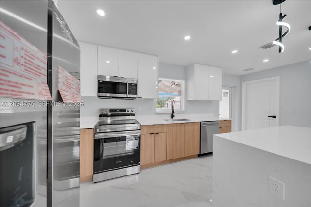 728 Glacier Ave, Other, FL 33974