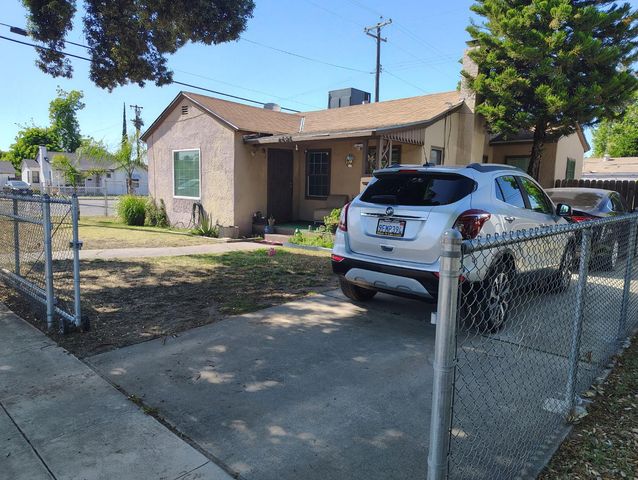 4605 E Mckenzie Avenue, Fresno, CA 93702