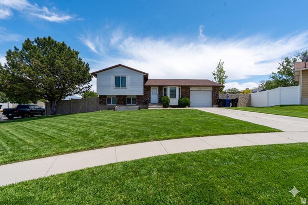 3689 S LASSO LOOP CIR, Magna, UT 84044