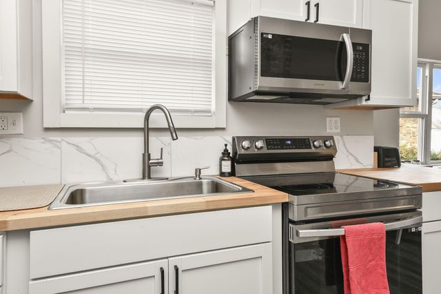 812 W Pershing Street, Springfield, MO 65806