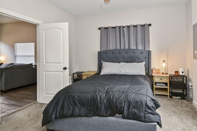 812 W Pershing Street, Springfield, MO 65806