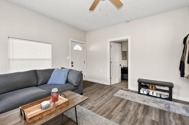 812 W Pershing Street, Springfield, MO 65806