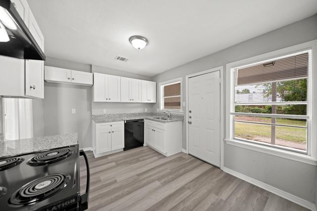 1502 Harris Avenue, Pasadena, TX 77506