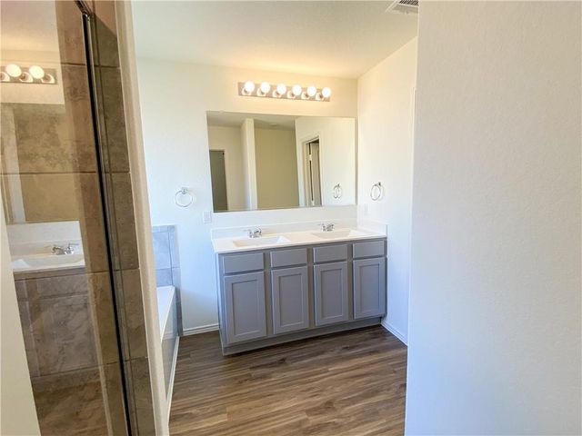 301 Greatest Gift WAY, Jarrell, TX 76537