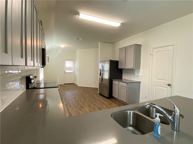 301 Greatest Gift WAY, Jarrell, TX 76537