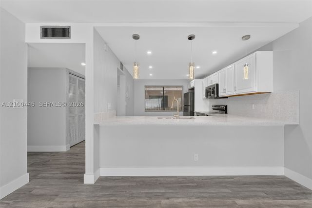 8040 Hampton Blvd 208, North Lauderdale, FL 33068