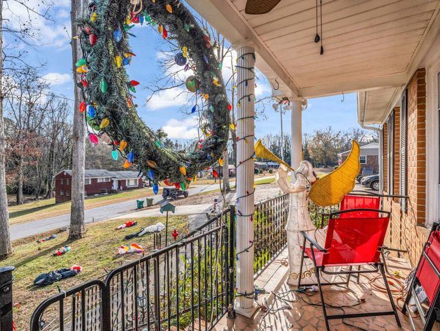 118 Pleasant Meadows Dr, Gaffney, SC 29341