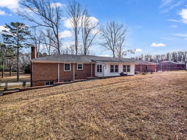 118 Pleasant Meadows Dr, Gaffney, SC 29341