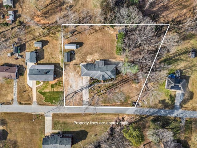 118 Pleasant Meadows Dr, Gaffney, SC 29341