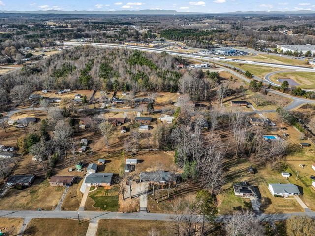 118 Pleasant Meadows Dr, Gaffney, SC 29341