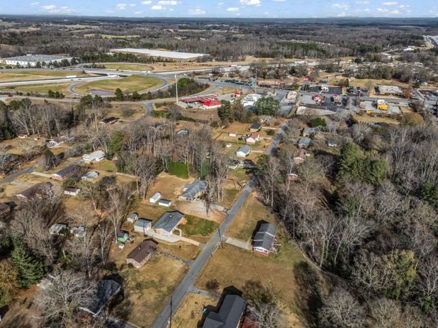 118 Pleasant Meadows Dr, Gaffney, SC 29341