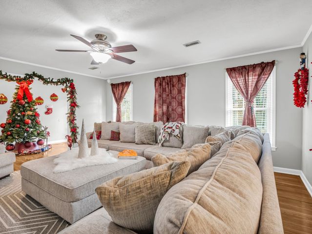 118 Pleasant Meadows Dr, Gaffney, SC 29341