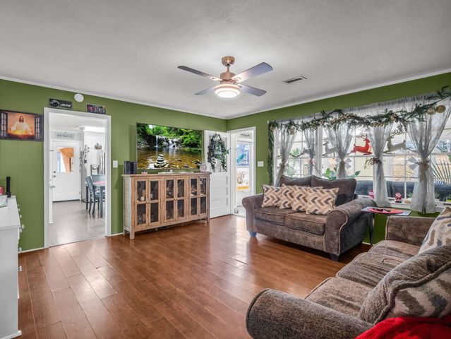 118 Pleasant Meadows Dr, Gaffney, SC 29341