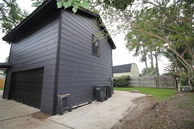 12611 Old River Drive, Baytown, TX 77523