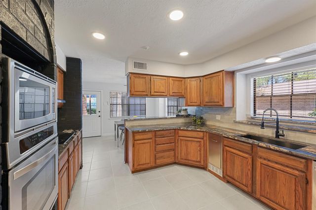 12611 Old River Drive, Baytown, TX 77523