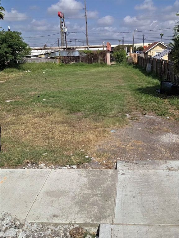 3025 David St, Corpus Christi, TX 78405 — exterior