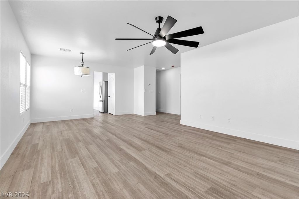 Image 5 of property listing at 6309 Climbing Vine Avenue, Las Vegas, NV 89141