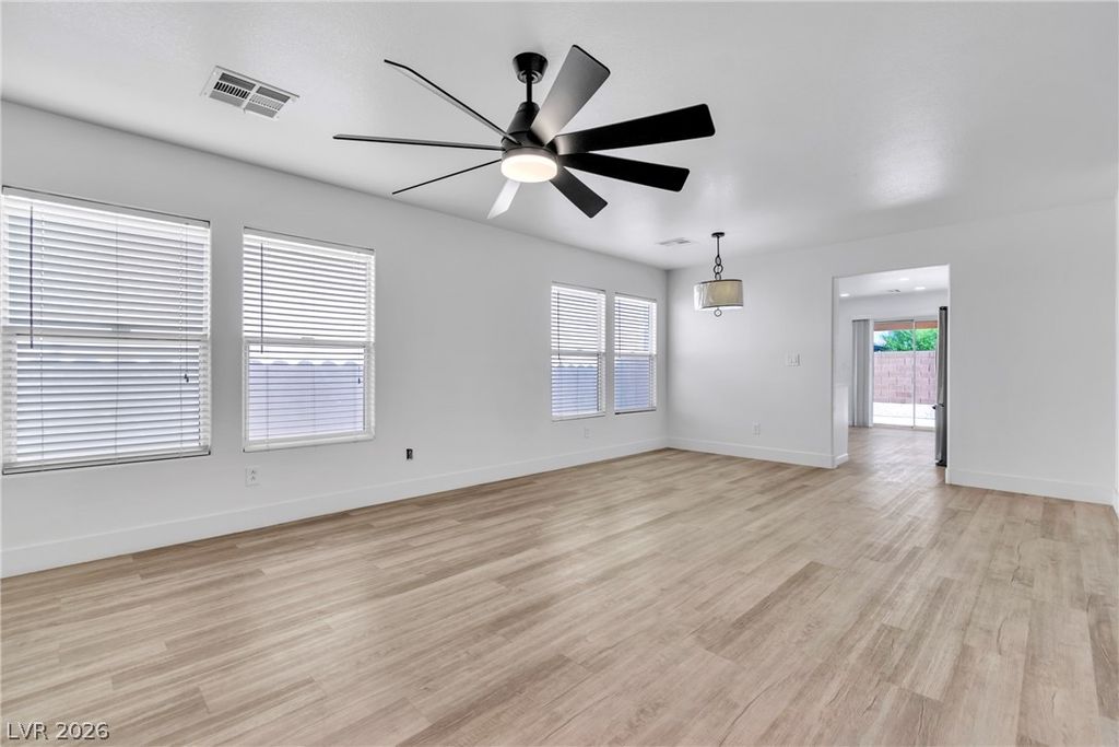 Image 6 of property listing at 6309 Climbing Vine Avenue, Las Vegas, NV 89141