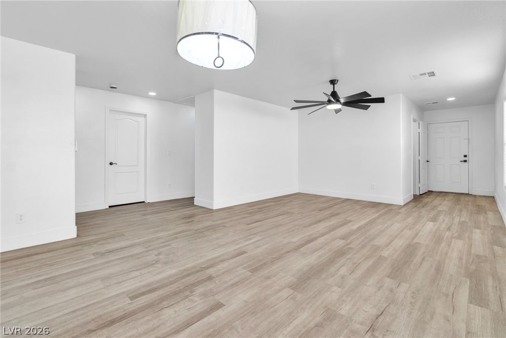 Image 7 of property listing at 6309 Climbing Vine Avenue, Las Vegas, NV 89141