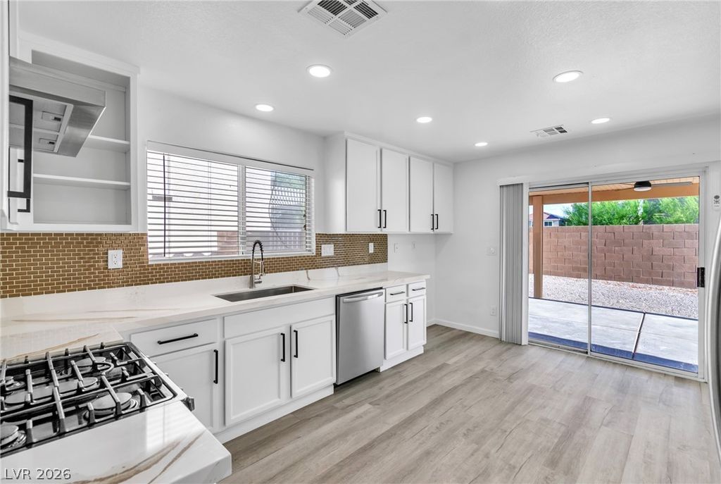 Image 8 of property listing at 6309 Climbing Vine Avenue, Las Vegas, NV 89141