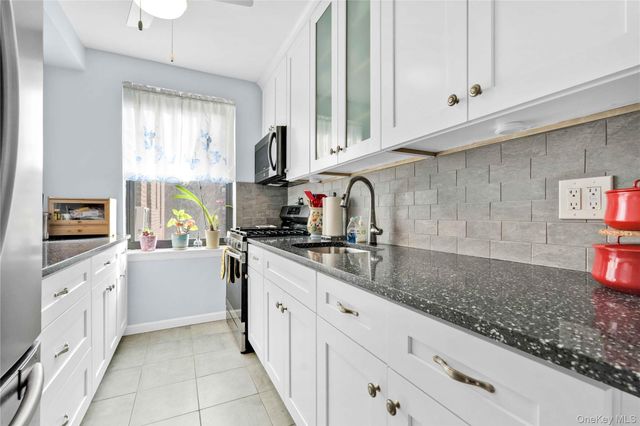 26-25 141 Street 5G, Flushing, NY 11354