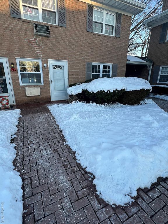 43 Springwood Drive, North Babylon, NY 11703