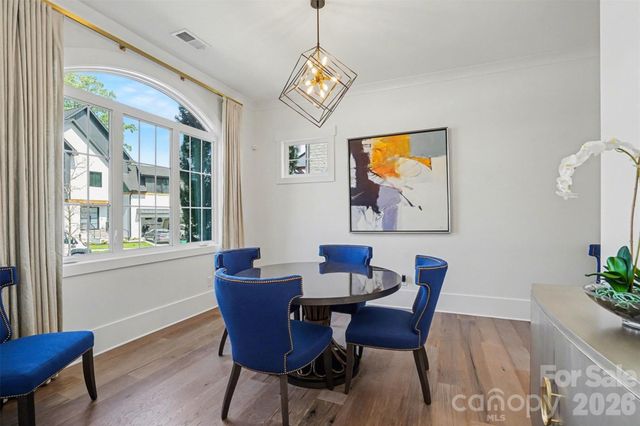 915 Laurel Creek Lane, Charlotte, NC 28211