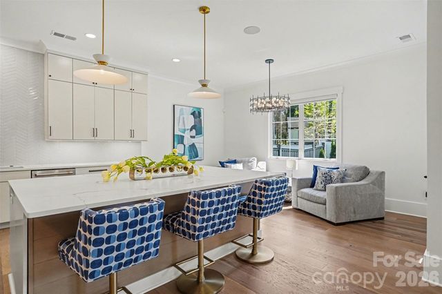 915 Laurel Creek Lane, Charlotte, NC 28211