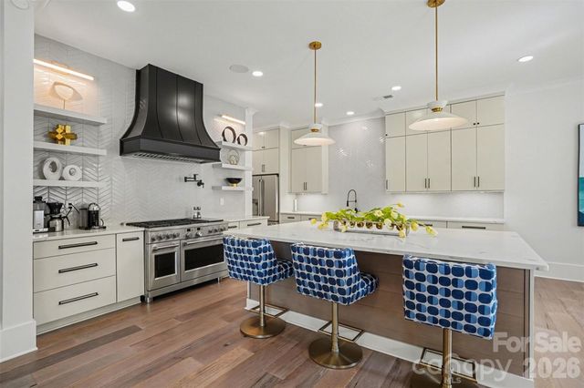 915 Laurel Creek Lane, Charlotte, NC 28211