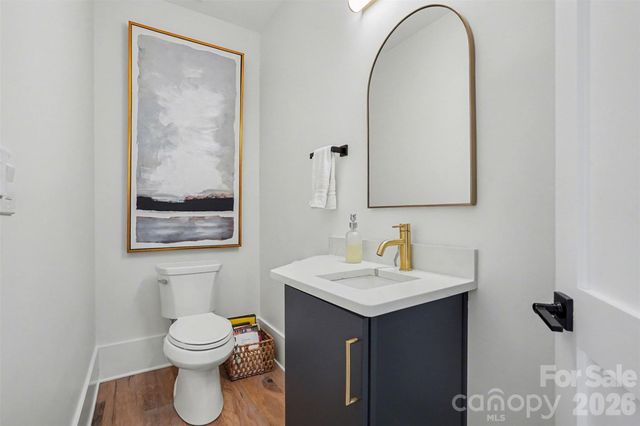 915 Laurel Creek Lane, Charlotte, NC 28211