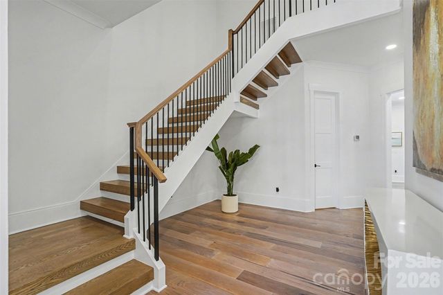 915 Laurel Creek Lane, Charlotte, NC 28211