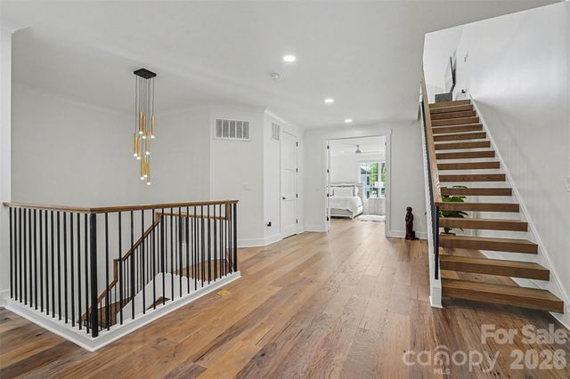 915 Laurel Creek Lane, Charlotte, NC 28211