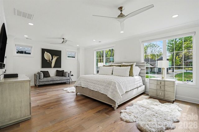 915 Laurel Creek Lane, Charlotte, NC 28211